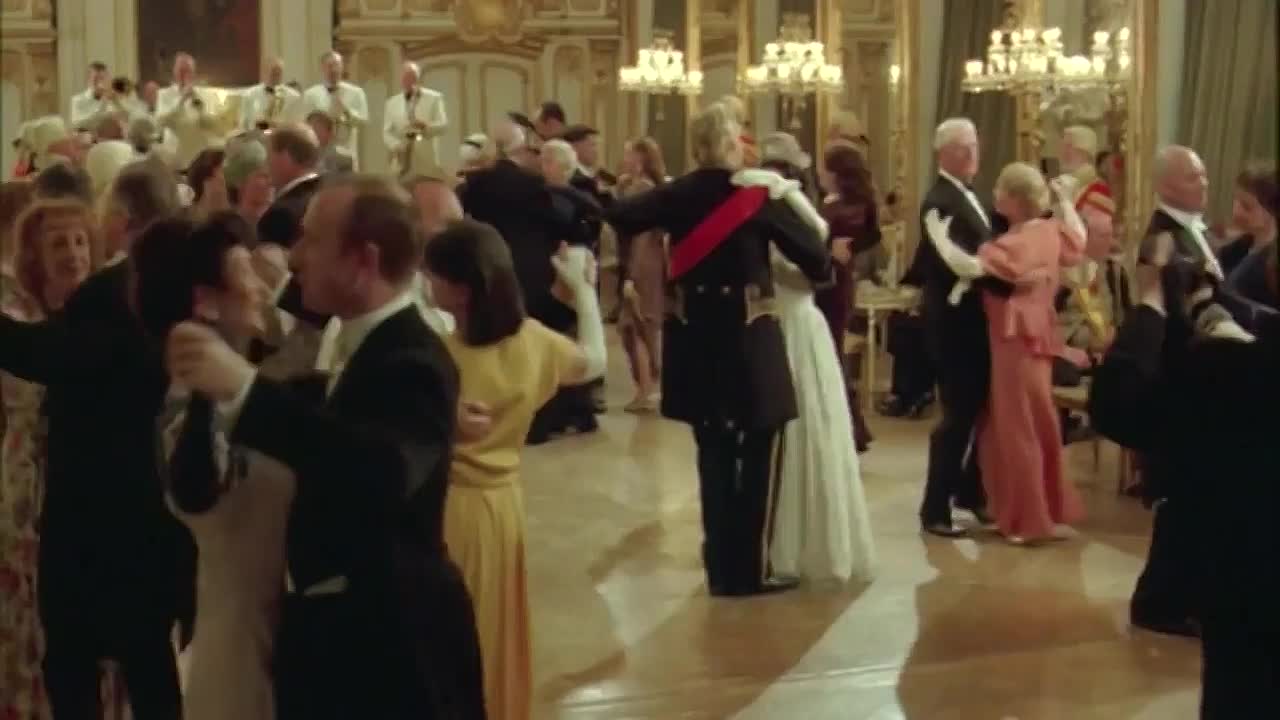 ⁣Churchill The Hollywood Years 2004 720p HDRip x264 AAC