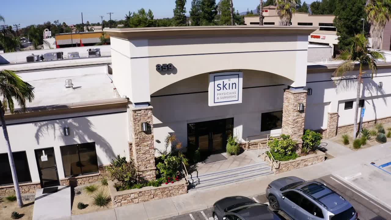 Dr. Pimple Popper Breaking Out S01E09