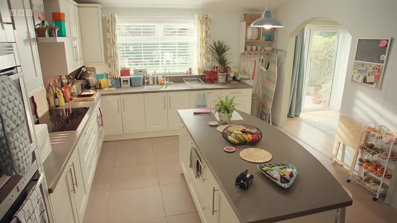 Here We Go S02E01 -Dad's Old Boat