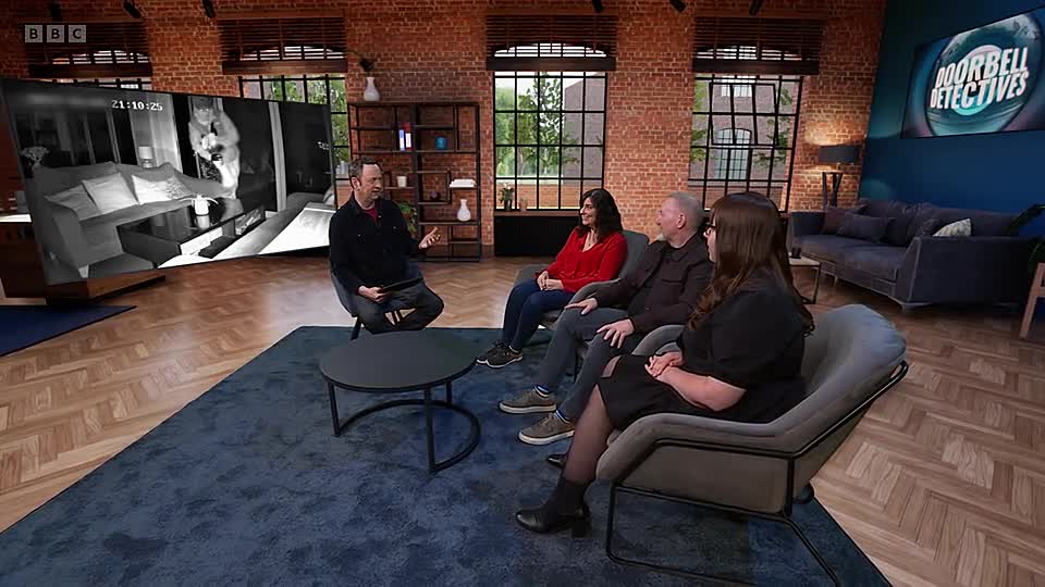 ⁣Doorbell Detectives S01E04