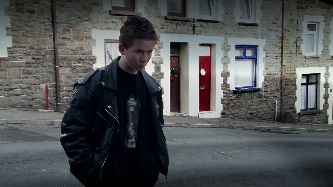 ⁣A Childs Christmases In Wales 2009 1080p WEBRip x264 AAC-