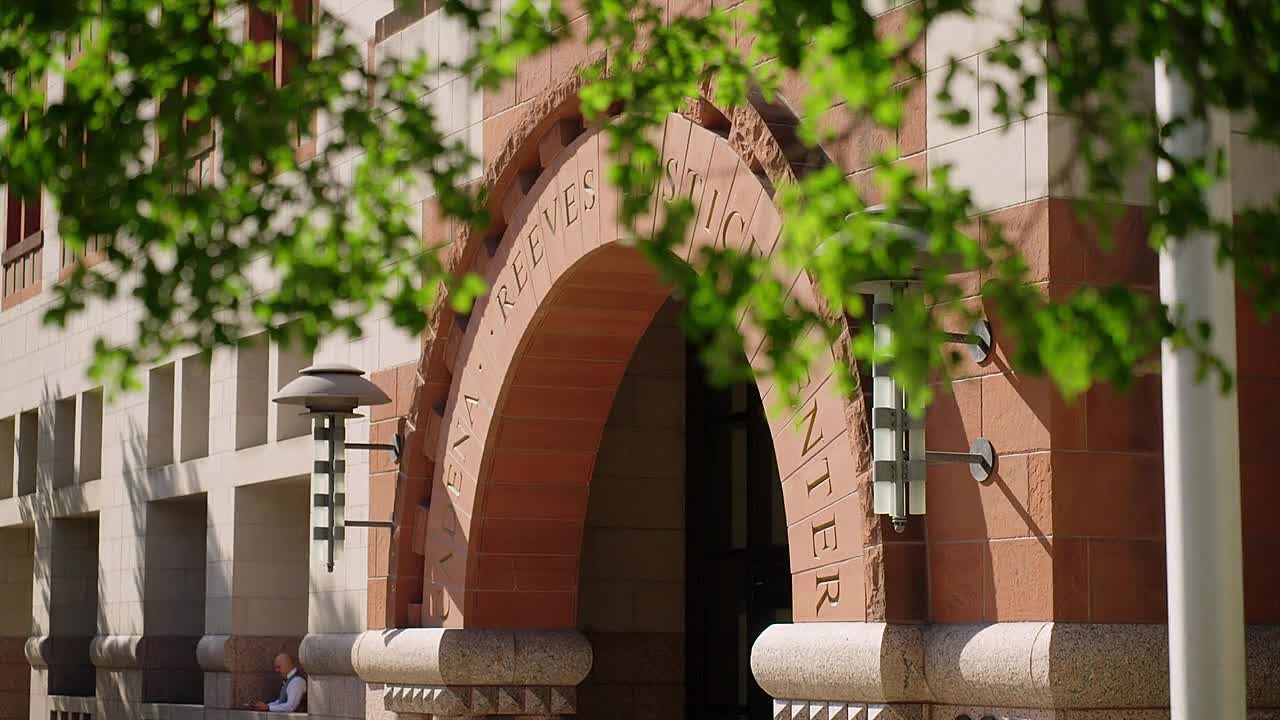 Taking the Stand S04E06