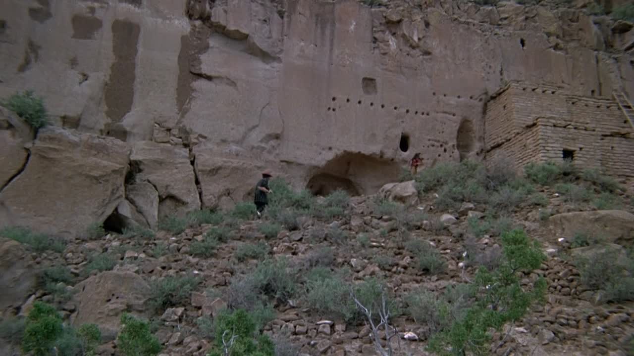 ⁣Greaser's Palace 1972 1080p BluRay x264-[YTS LT]