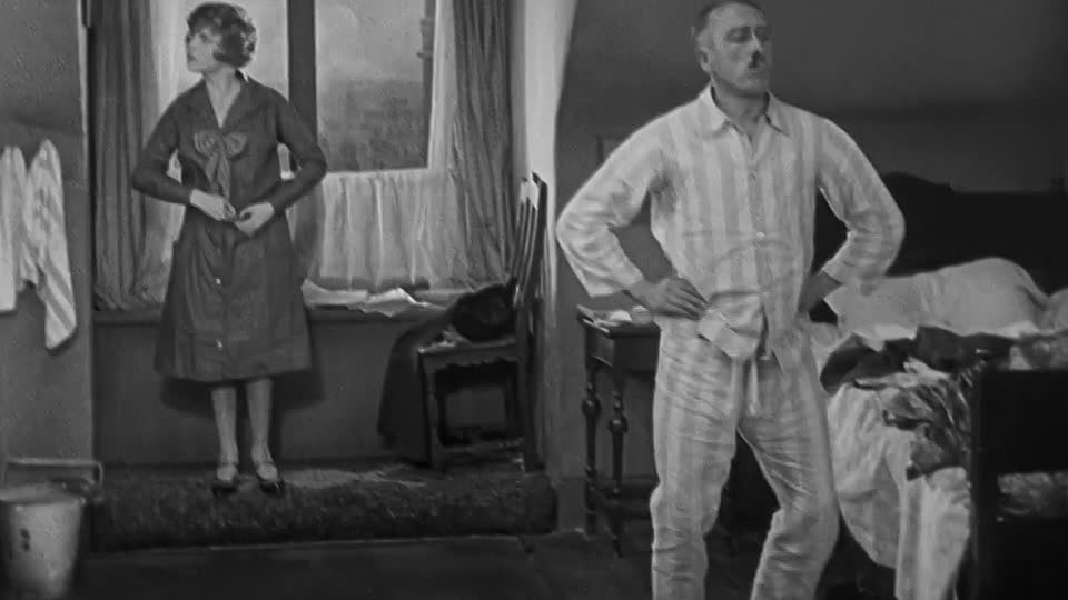 ⁣Champagne 1928 WEBRip x264 AAC