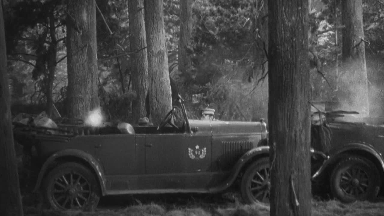 ⁣The Lady Vanishes 1938 1080p BluRay x264 AAC-