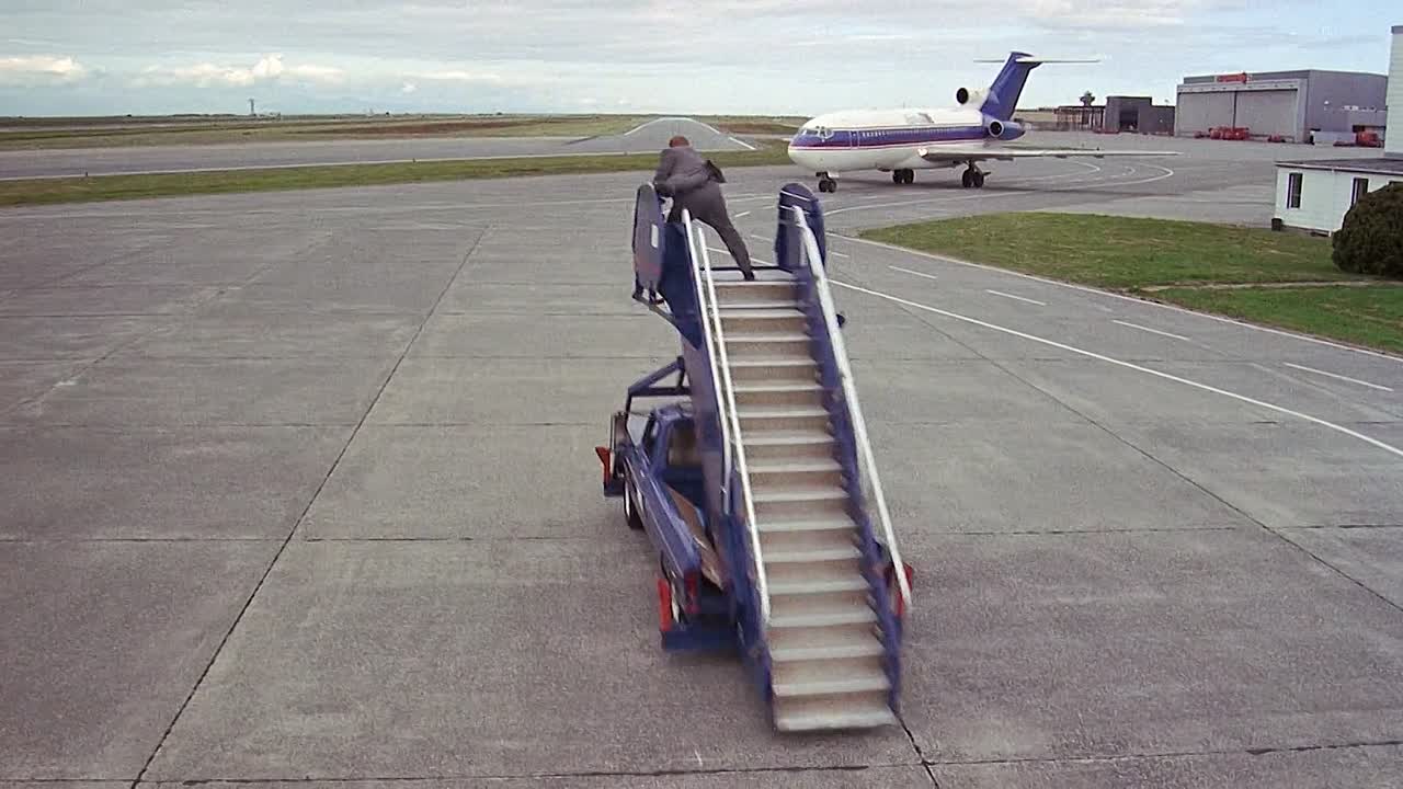 Who's Harry Crumb 1989 1080p BluRay x264-[YTS AM]