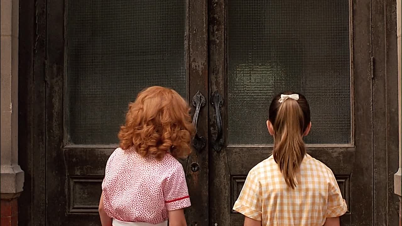 ⁣Annie A Royal Adventure 1995 1080p WEBRip x264 AAC-