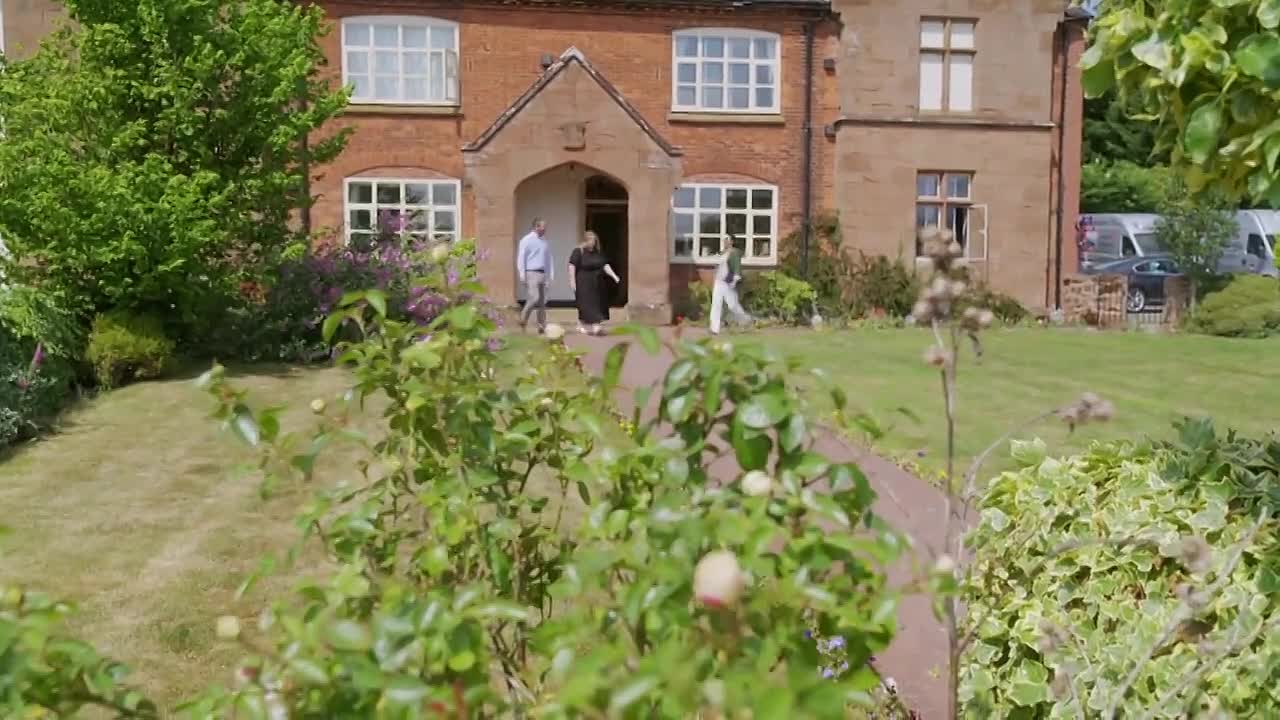 ⁣The Hotel Inspector S20E08