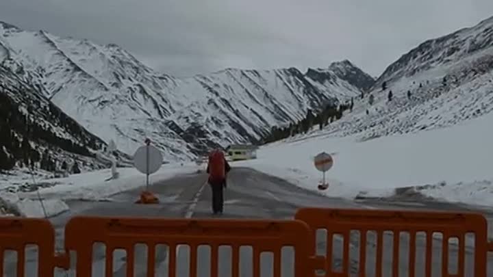 Die kommenden Tage 2010 GERMAN HC SPANISH SUBS 360p WEBRip x264 AAC