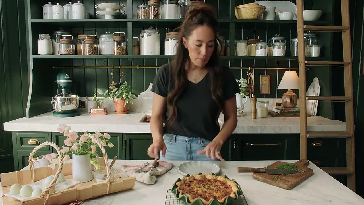 Magnolia Table At the Farm S01E03 -Pumpkin Bread & Bacon Cheddar Quiche