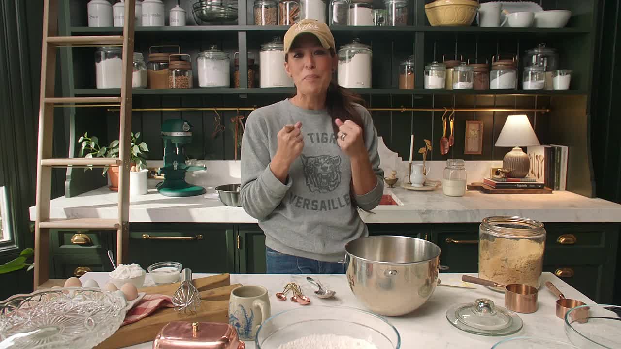 ⁣Magnolia Table At the Farm S01E01 -After School Baked Treats