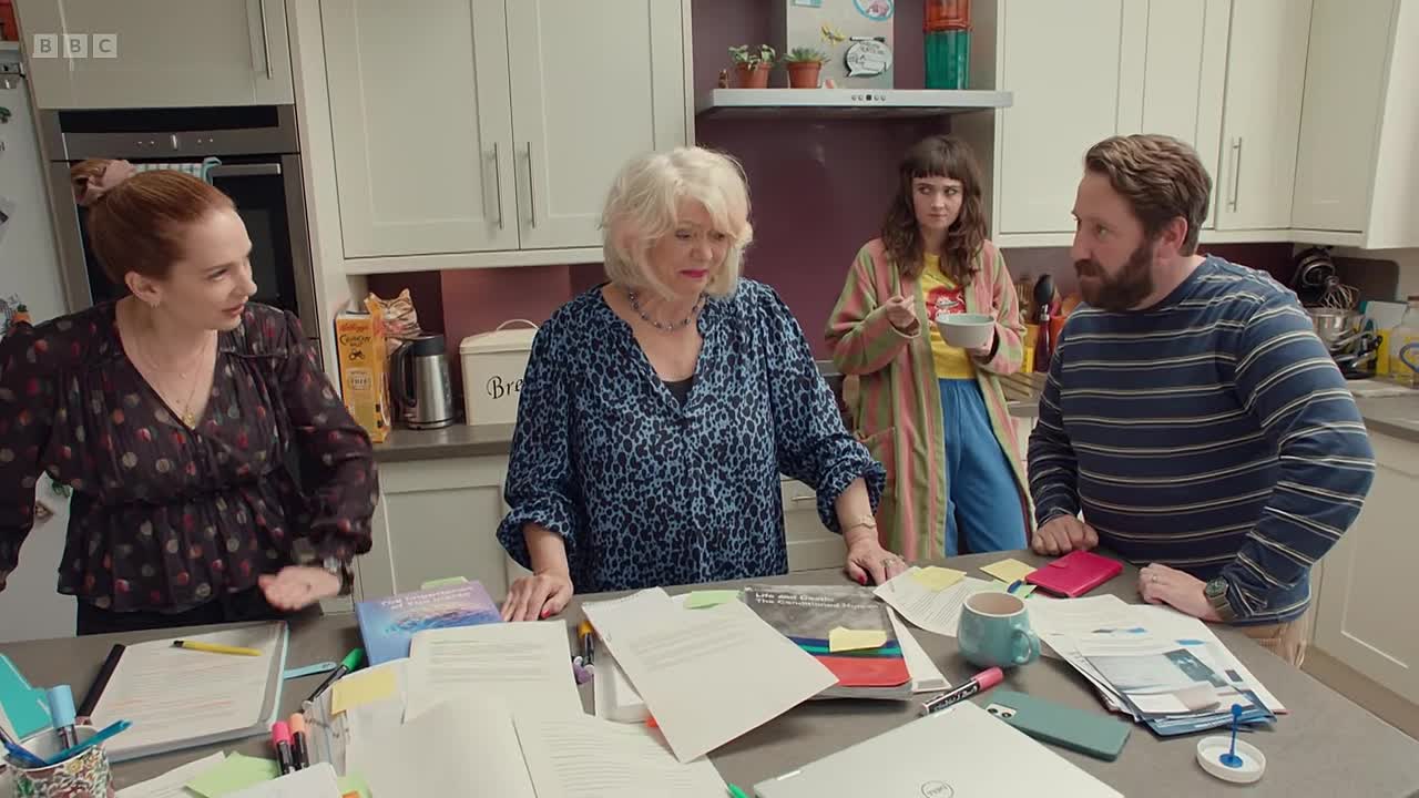 ⁣Here We Go S02E02 -Granny's Street Fayre
