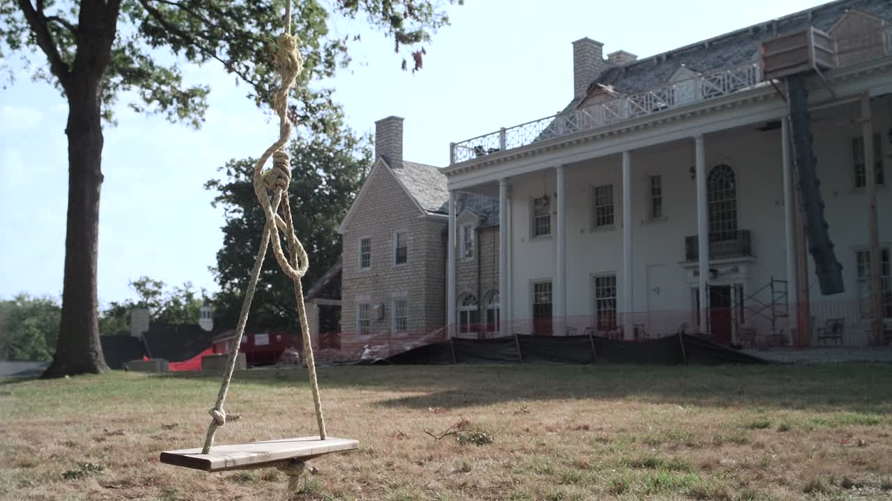 ⁣She Loves Me Not 2013 1080p WEBRip x264 AAC5 1-