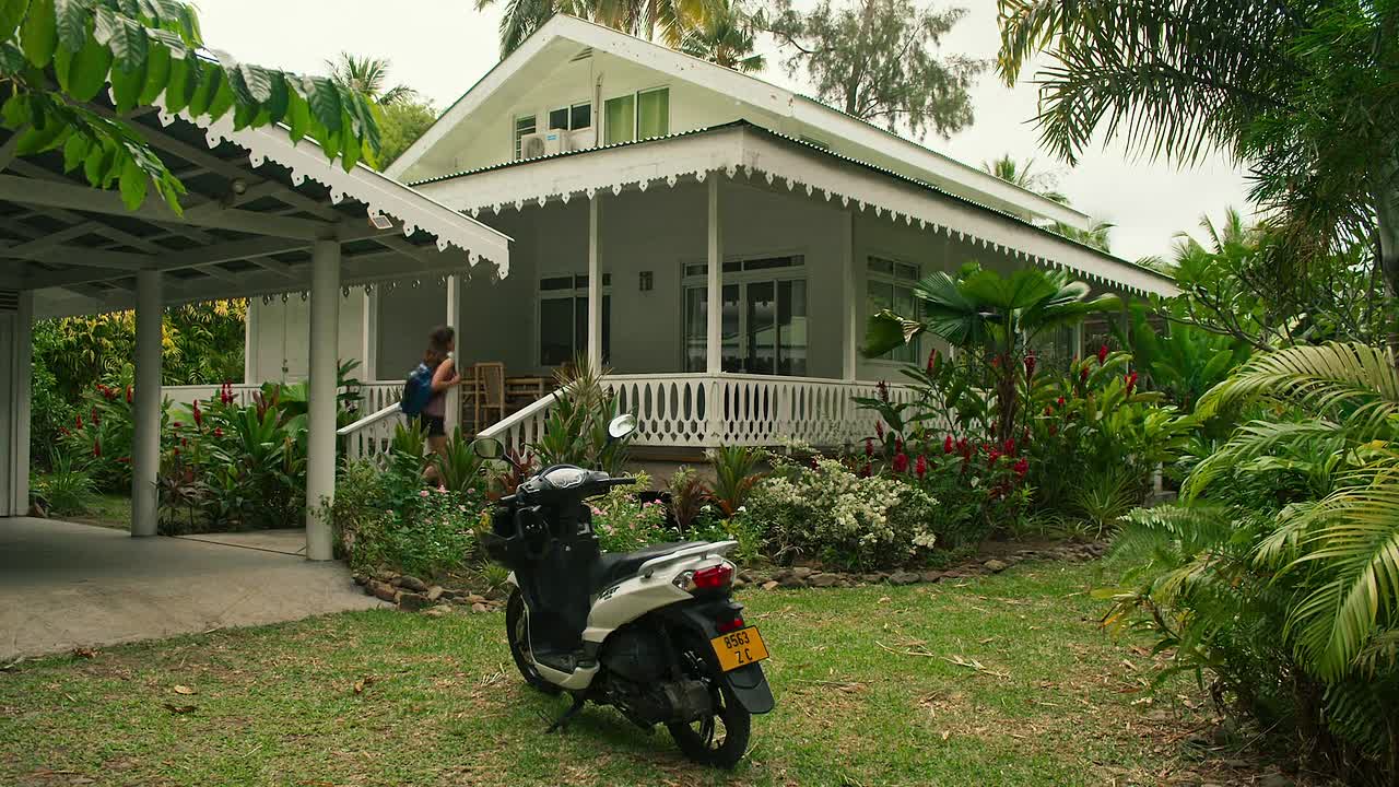 Love In Tahiti 2023 1080p WEBRip x264 AAC5 1-