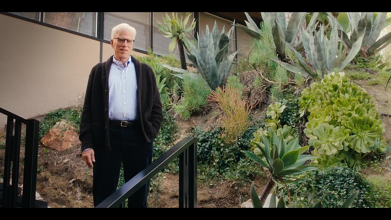 A Man on the Inside S01E01