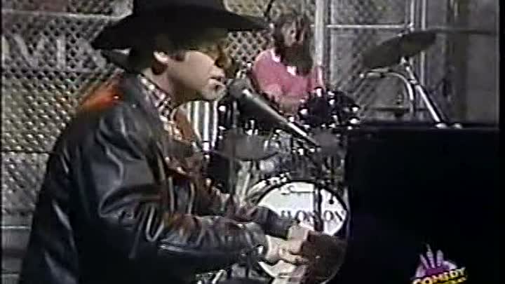 ⁣Saturday Night Live - S07E17 - Johnny Cash, Elton John