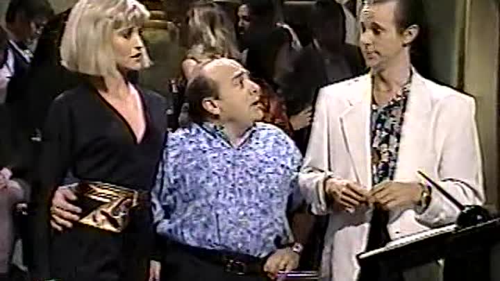 ⁣Saturday Night Live - S14E07 - Danny DeVito, The Bangles