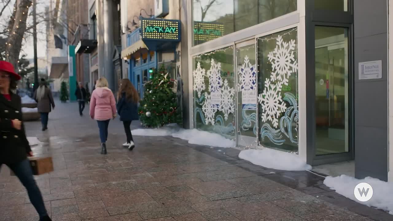 ⁣Sister Swap A Hometown Holiday 2021 1080p WEBRip x264 AAC-rivestream org