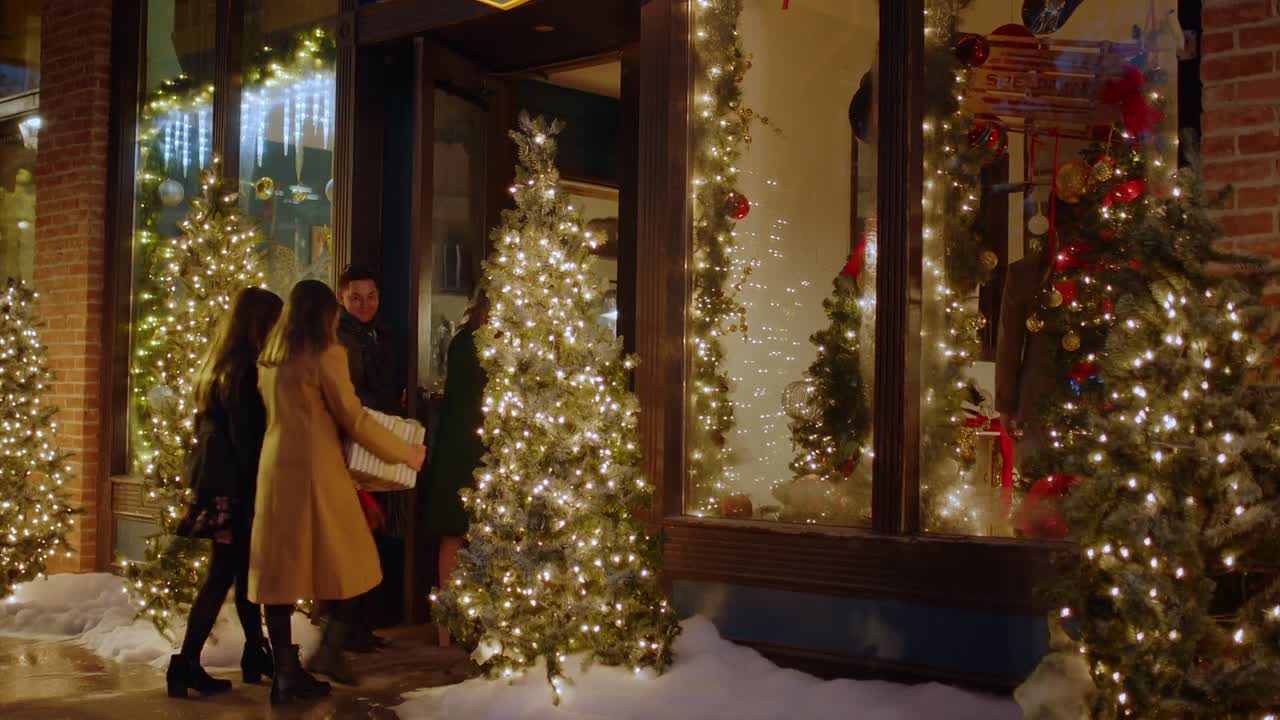 The Christmas Bow 2020 1080p WEBRip x264 AAC-rivestream org