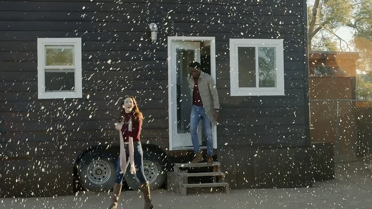 ⁣A Tiny House Christmas 2021 960p WEBRip x264 AAC-rivestream org