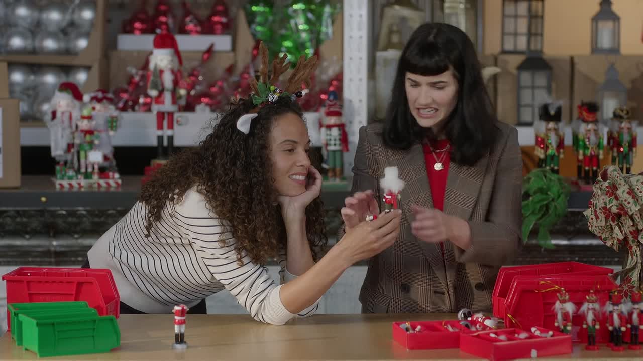 ⁣Under The Christmas Tree 2021 1080p WEBRip x264 AAC-