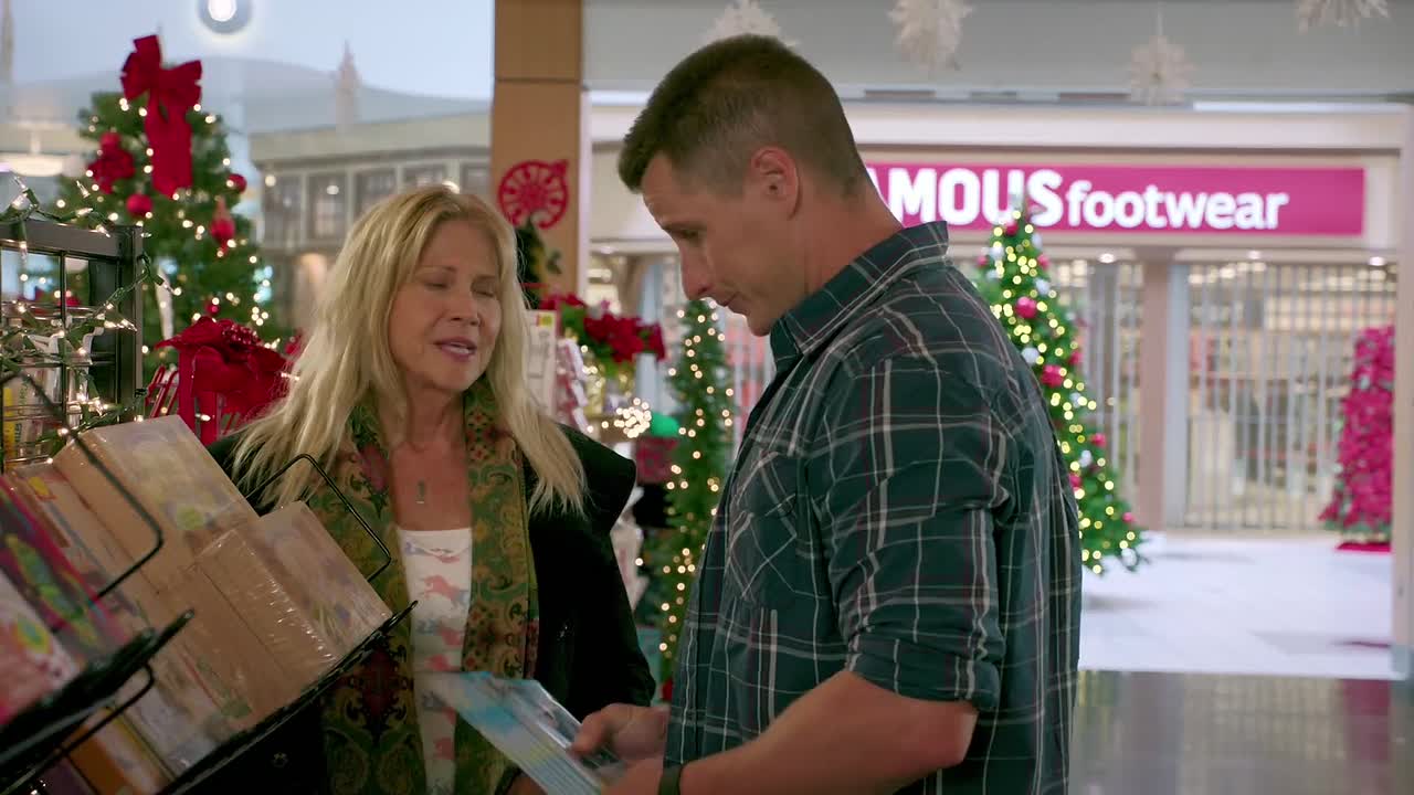 ⁣Wrapped Up In Christmas 2017 1080p WEBRip x264 AAC5 1-