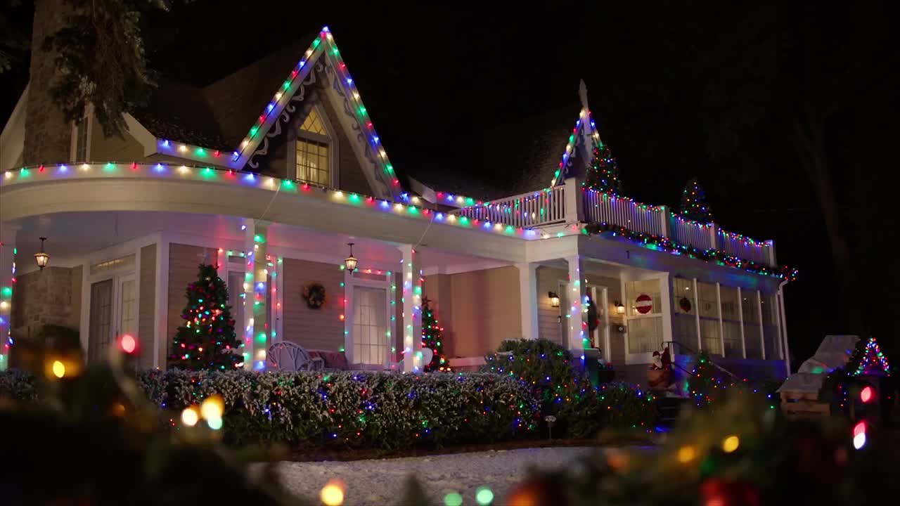 ⁣Undercover Holiday 2022 1080p WEBRip x264 AAC-rivestream org