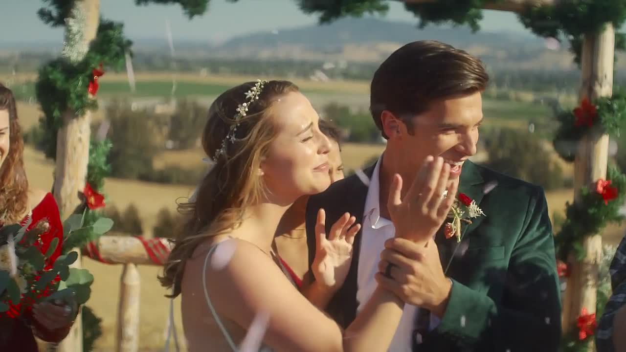 A California Christmas City Lights 2021 1080p WEBRip x264 AAC5 1-