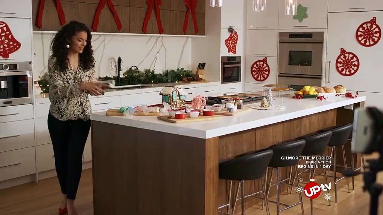 Christmas on 5th Avenue 2021 720p WEBRip x264 AAC