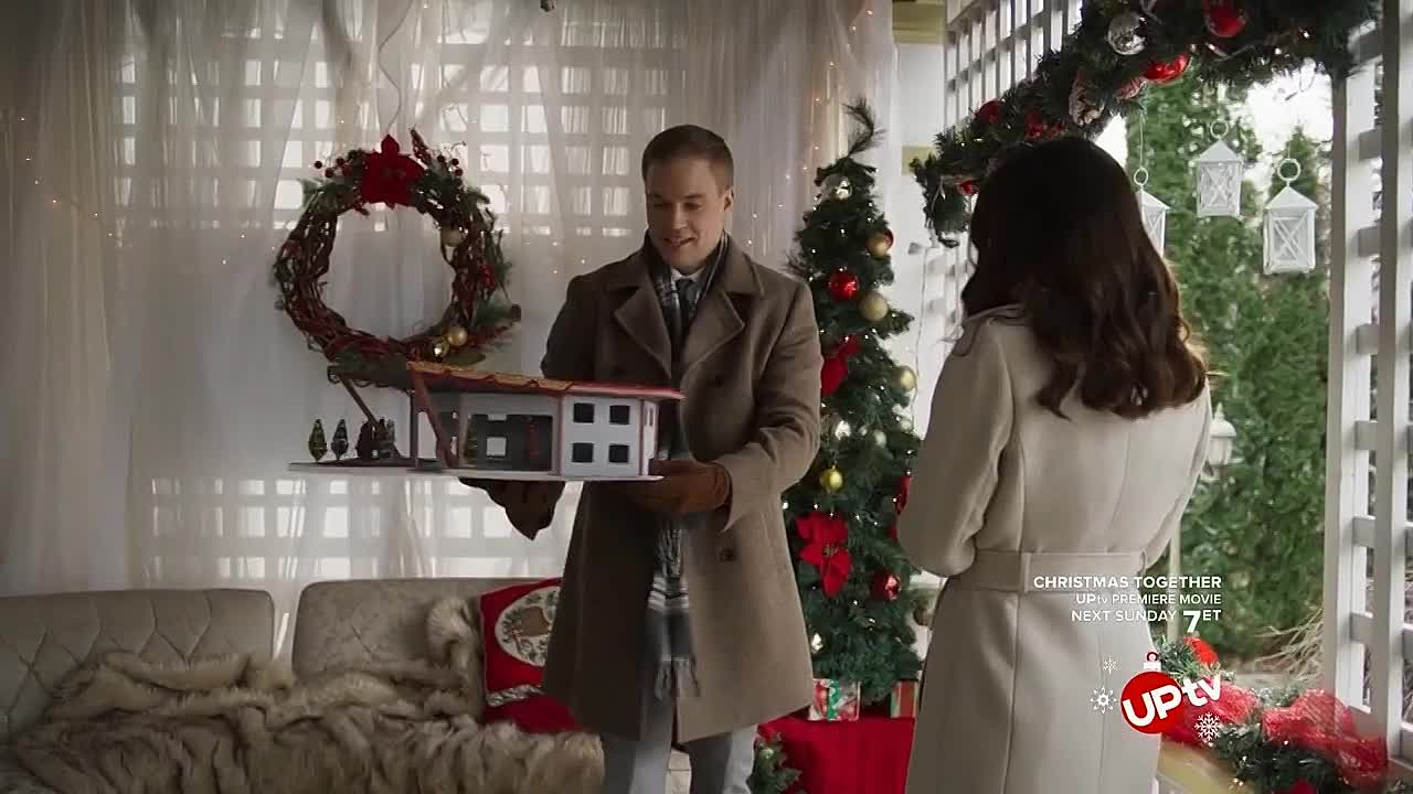 ⁣Fixing Up Christmas 2021 WEBRip x264 AAC