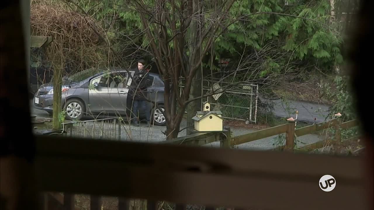 ⁣Guess Whos Coming to Christmas 2013 1080p HDRip x264 AAC