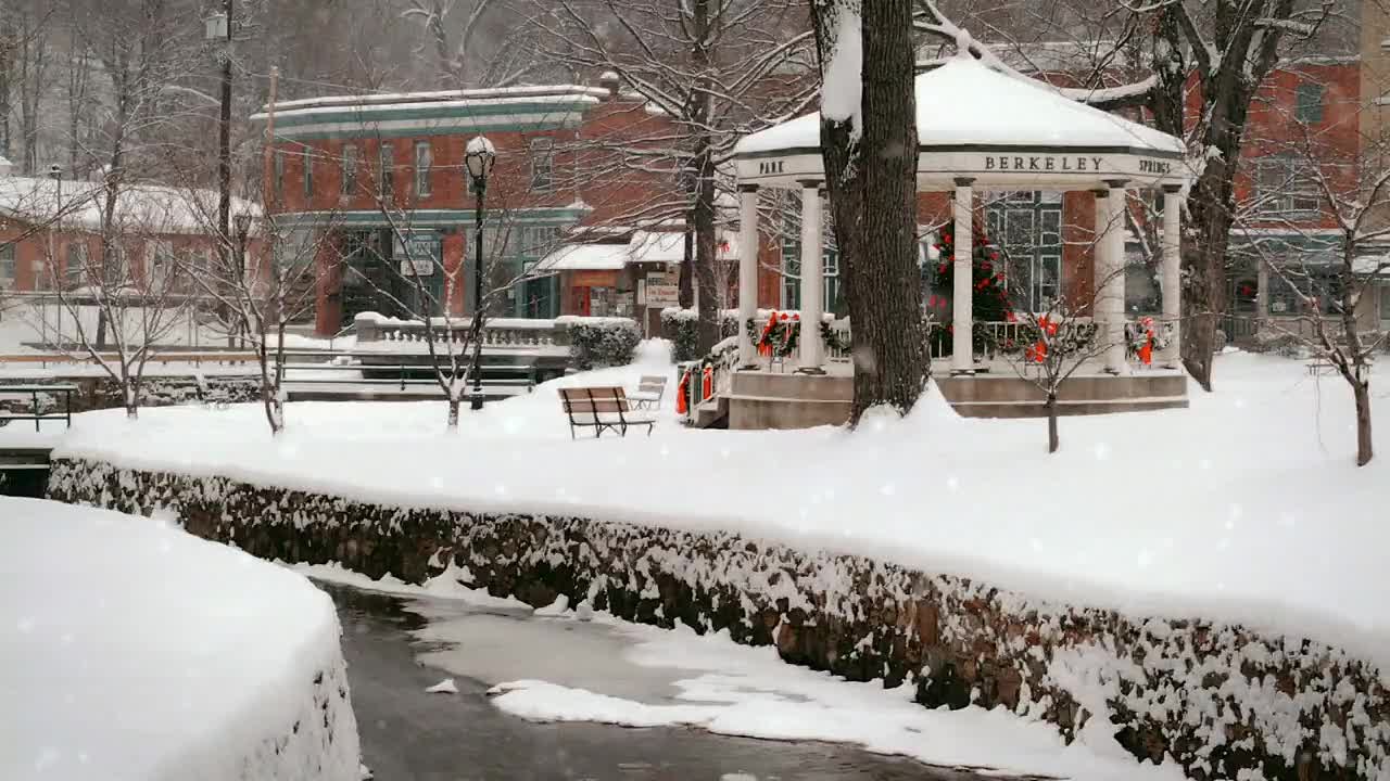 ⁣Homemade Christmas 2020 WEBRip x264 AAC