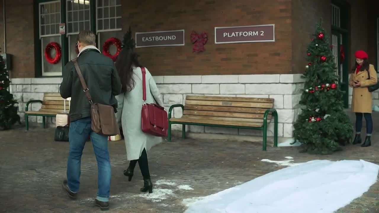 Dashing Home for Christmas 2020 720p WEBRip x264 AAC