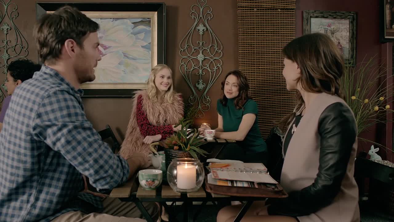 ⁣Girlfriends of Christmas Past 2016 1072p HDRip x264 AAC