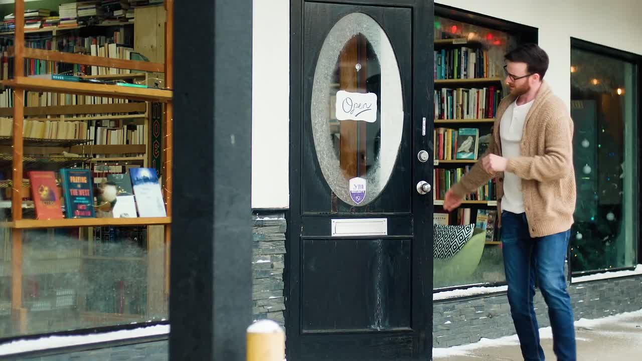 Me And Mr Christmas 2023 1080p WEBRip x264 AAC-rivestream org