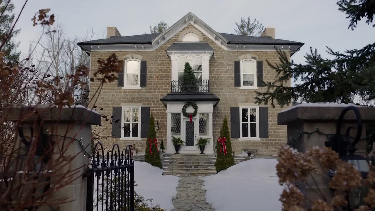 ⁣Christmas by Design 2023 1080p WEBRip x264 AAC-rivestream org