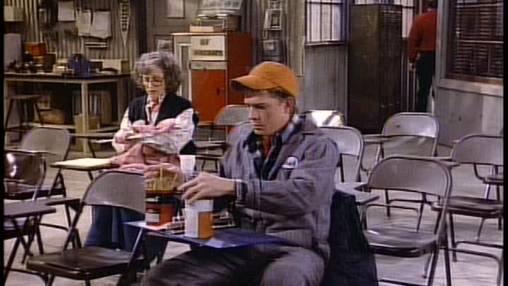 ⁣S02E12 - Airport '90