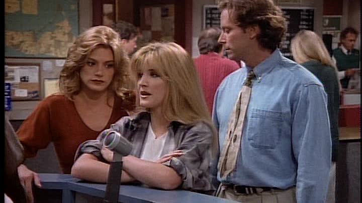 ⁣S05E04 - Business or Pleasure