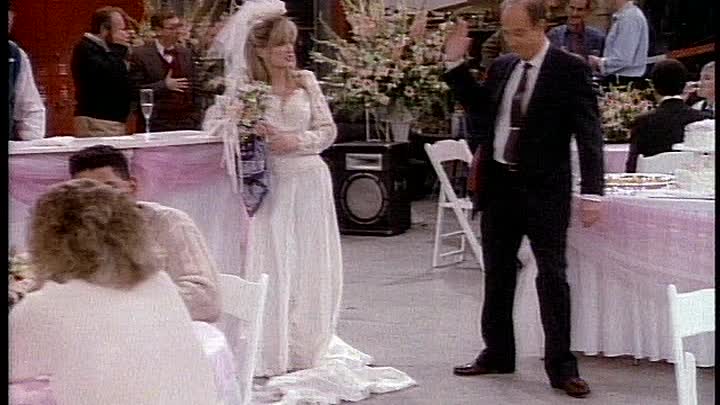 ⁣S03E13 - Divorce, American Style