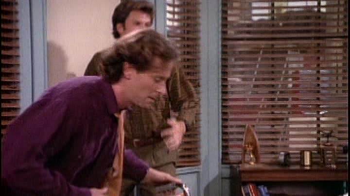 ⁣S04E02 - The Fortune Cookie