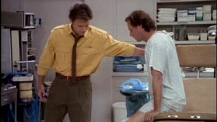 ⁣S04E03 - Noses Off