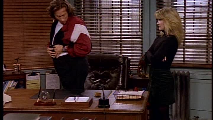 ⁣S07E08 - When a Man Loves a Donut