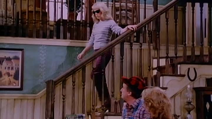 ⁣S02E16 - Best Friends