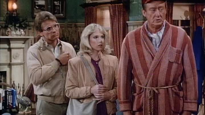 ⁣S03E01 - Tell a Lie, Get a Check