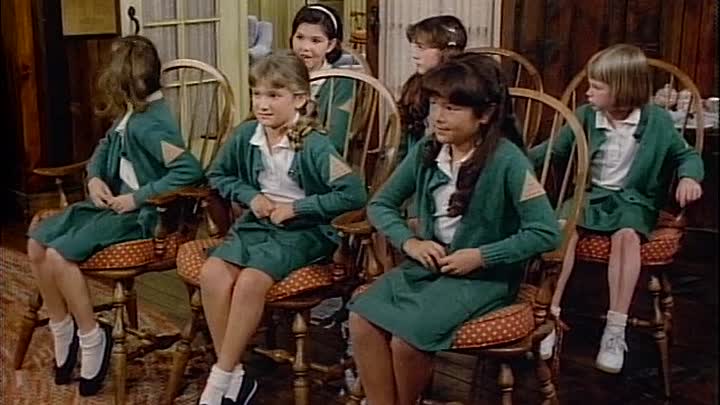 ⁣S05E02 - Camp Stephanie