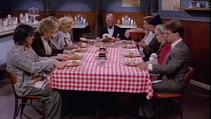 ⁣S05E08 - Thanksgiving for the Memories