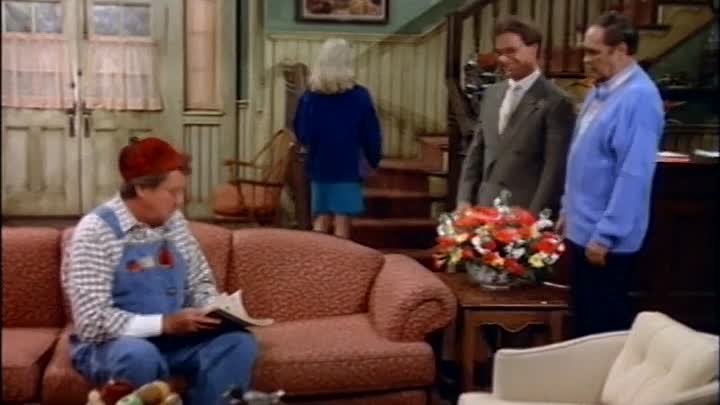 ⁣S07E02 - Apples, Apples, Apples