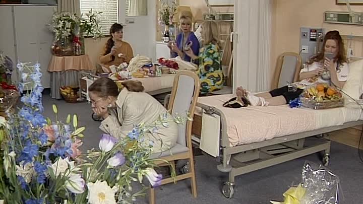 ⁣Absolutely Fabulous S02E01 - Hospital