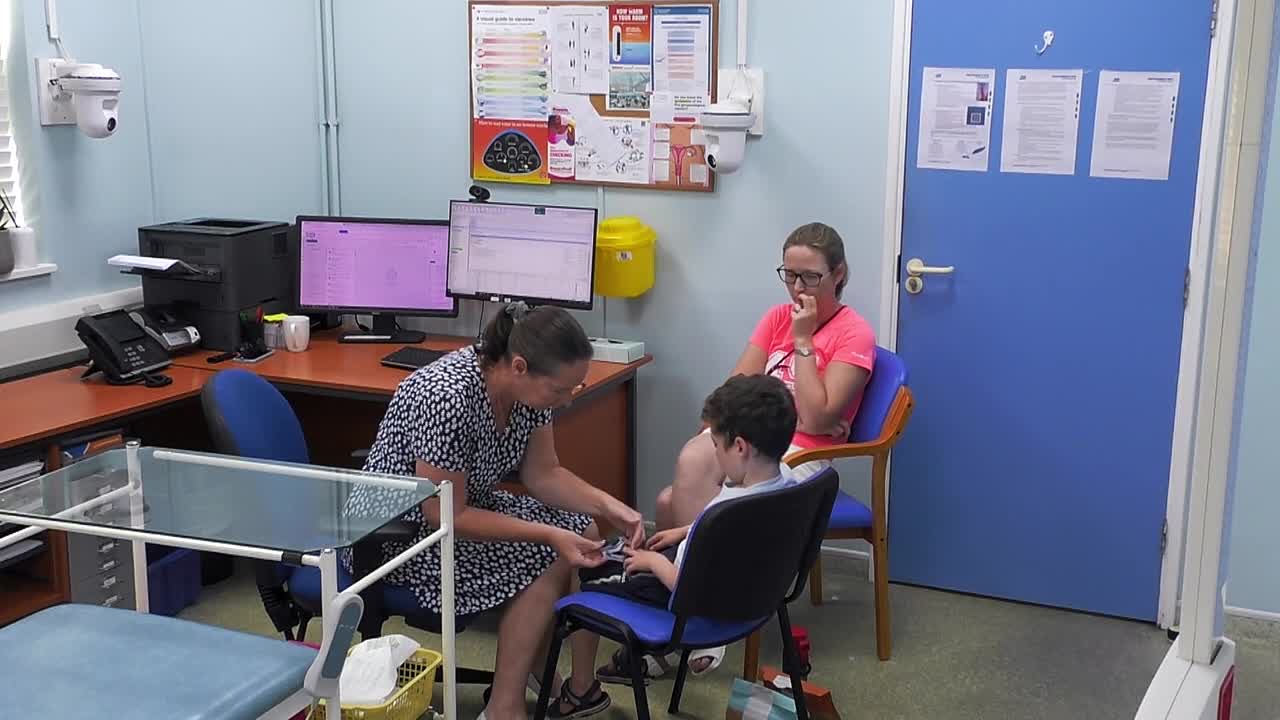 ⁣GPs Behind Closed Doors S09E06