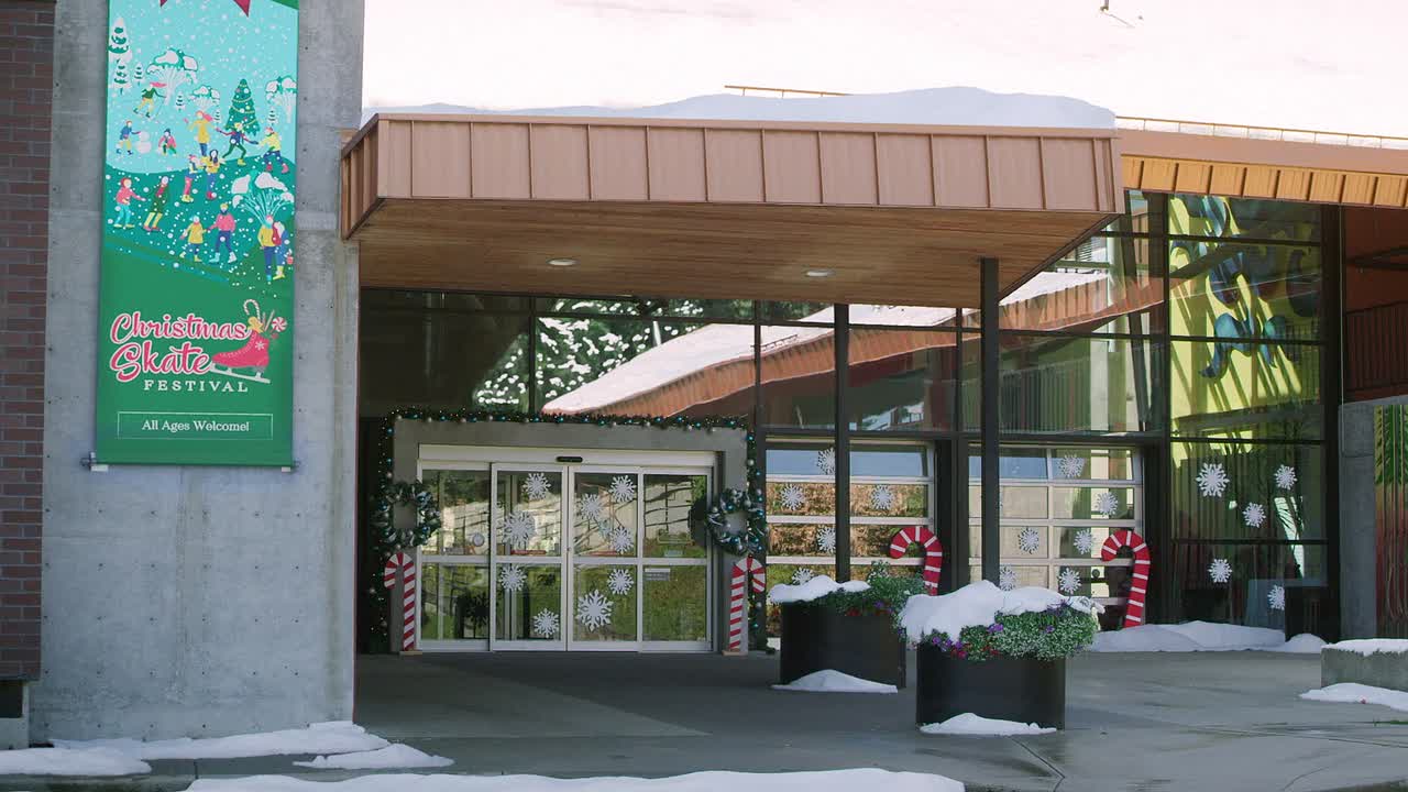 ⁣My Christmas Family Tree 2021 1080p WEBRip x264 AAC-[YTS LT]